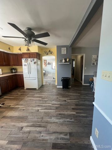 208 Detroit Ave, Iron Mountain, MI 49801