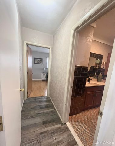 208 Detroit Ave, Iron Mountain, MI 49801