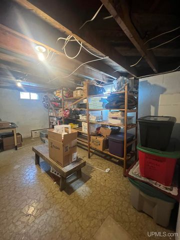 208 Detroit Ave, Iron Mountain, MI 49801