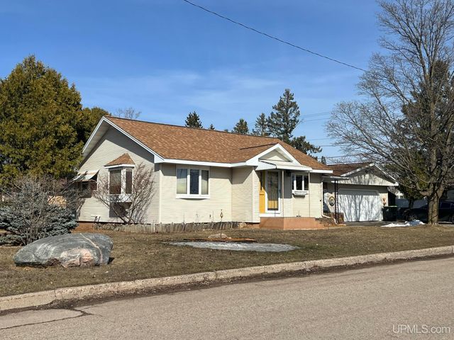 208 Detroit Ave, Iron Mountain, MI 49801