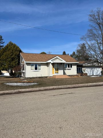 208 Detroit Ave, Iron Mountain, MI 49801