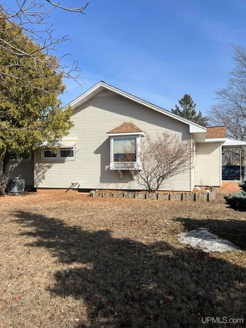 208 Detroit Ave, Iron Mountain, MI 49801