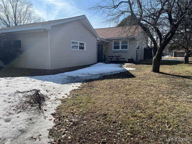 208 Detroit Ave, Iron Mountain, MI 49801