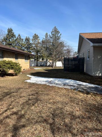 208 Detroit Ave, Iron Mountain, MI 49801