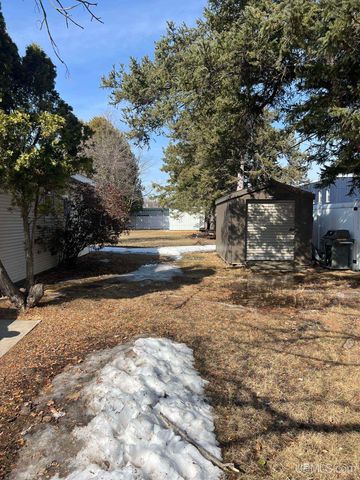 208 Detroit Ave, Iron Mountain, MI 49801