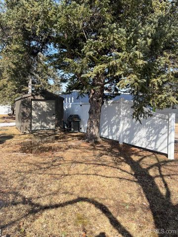 208 Detroit Ave, Iron Mountain, MI 49801