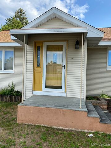 208 Detroit Ave, Iron Mountain, MI 49801