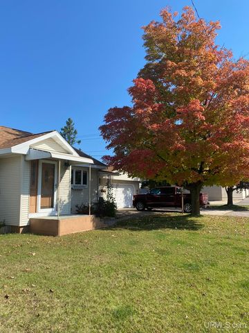208 Detroit Ave, Iron Mountain, MI 49801