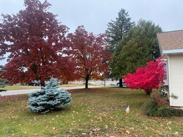 208 Detroit Ave, Iron Mountain, MI 49801