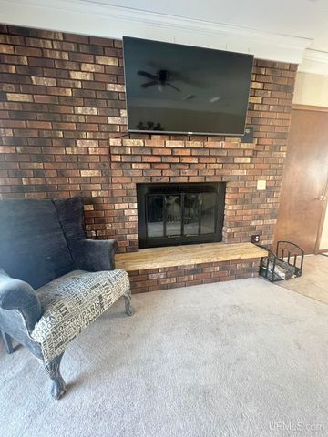 208 Detroit Ave, Iron Mountain, MI 49801