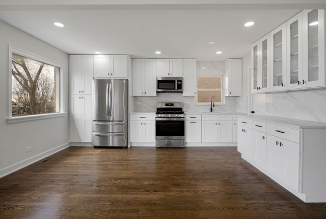 7727 New England Avenue, Burbank, IL 60459