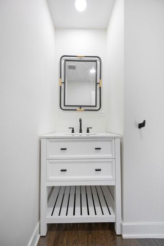 7727 New England Avenue, Burbank, IL 60459