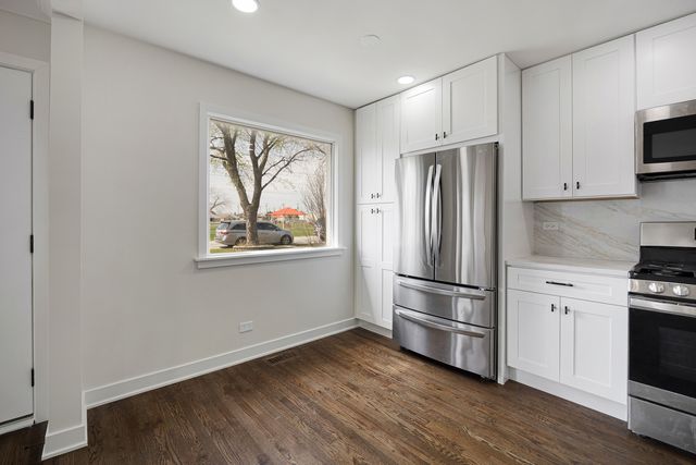 7727 New England Avenue, Burbank, IL 60459