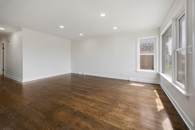 7727 New England Avenue, Burbank, IL 60459