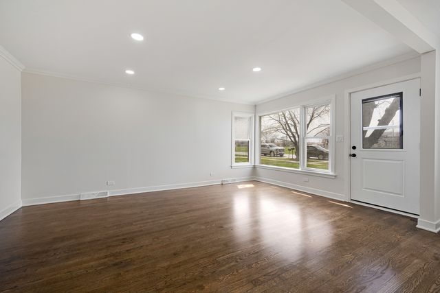 7727 New England Avenue, Burbank, IL 60459