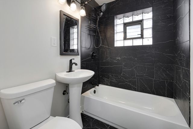 7727 New England Avenue, Burbank, IL 60459