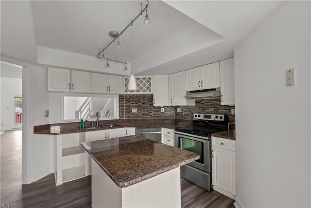 302 Mainsail Dr Unit 15, Hampton, VA 23664