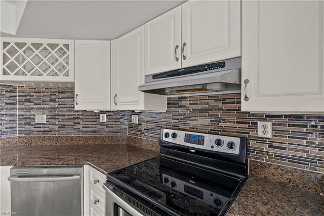 302 Mainsail Dr Unit 15, Hampton, VA 23664