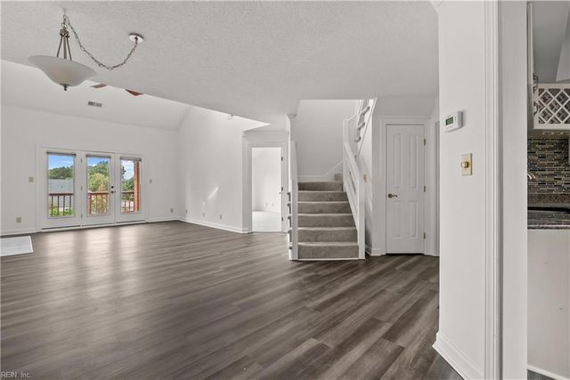 302 Mainsail Dr Unit 15, Hampton, VA 23664