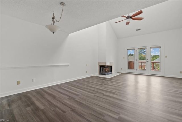 302 Mainsail Dr Unit 15, Hampton, VA 23664