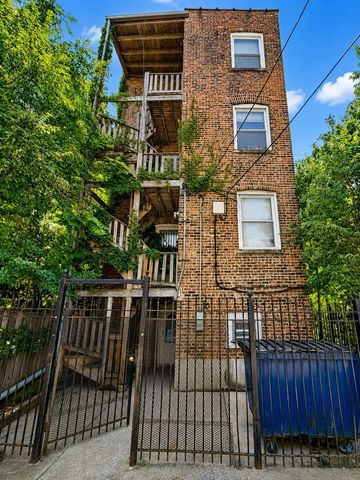 3012 W Warren Boulevard, Chicago, IL 60612