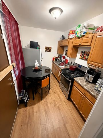 3012 W Warren Boulevard, Chicago, IL 60612