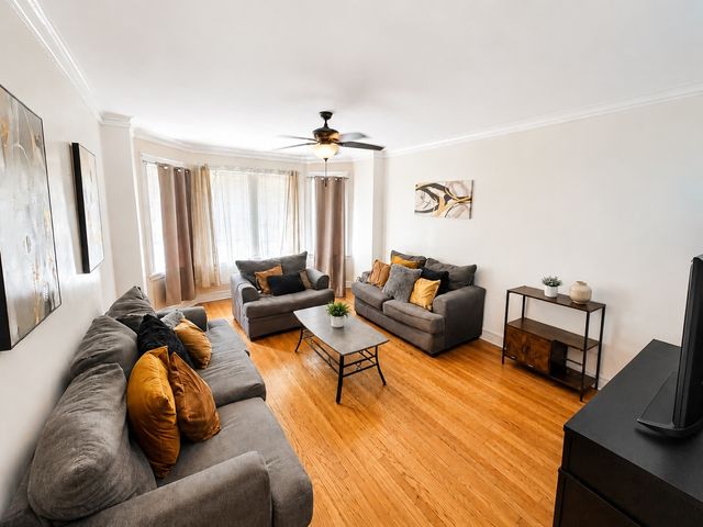 3012 W Warren Boulevard, Chicago, IL 60612