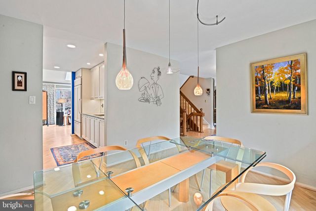 11698 FOX GLEN DR, Oakton, VA 22124