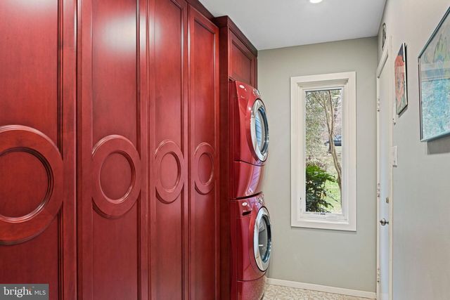 11698 FOX GLEN DR, Oakton, VA 22124