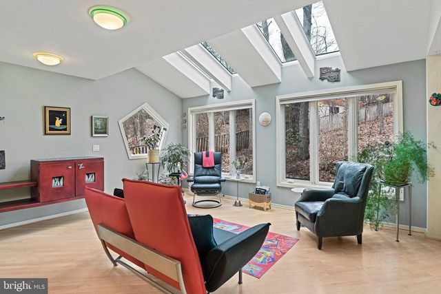 11698 FOX GLEN DR, Oakton, VA 22124