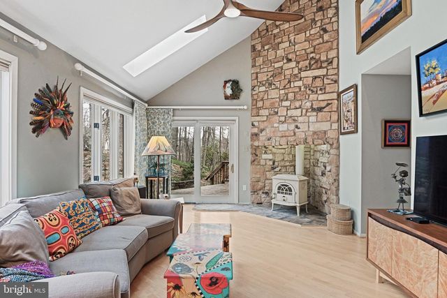 11698 FOX GLEN DR, Oakton, VA 22124