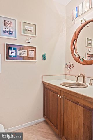 11698 FOX GLEN DR, Oakton, VA 22124