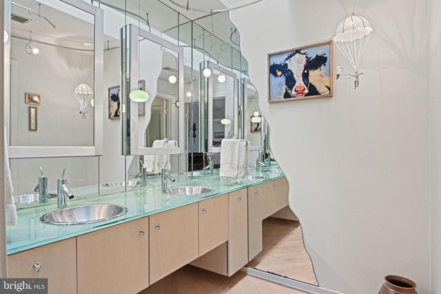 11698 FOX GLEN DR, Oakton, VA 22124