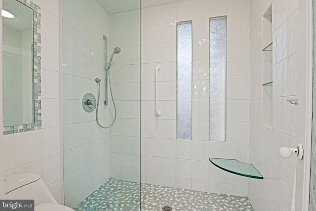 11698 FOX GLEN DR, Oakton, VA 22124