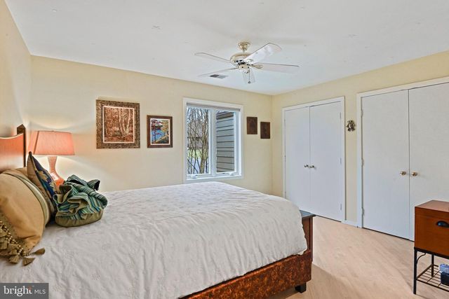 11698 FOX GLEN DR, Oakton, VA 22124