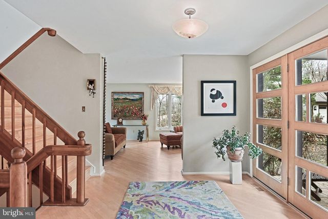 11698 FOX GLEN DR, Oakton, VA 22124