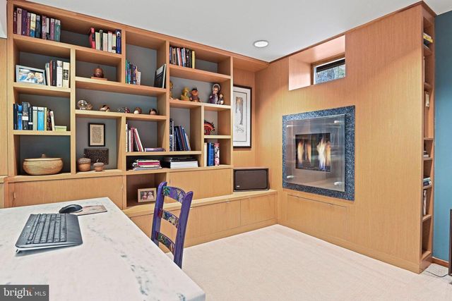 11698 FOX GLEN DR, Oakton, VA 22124