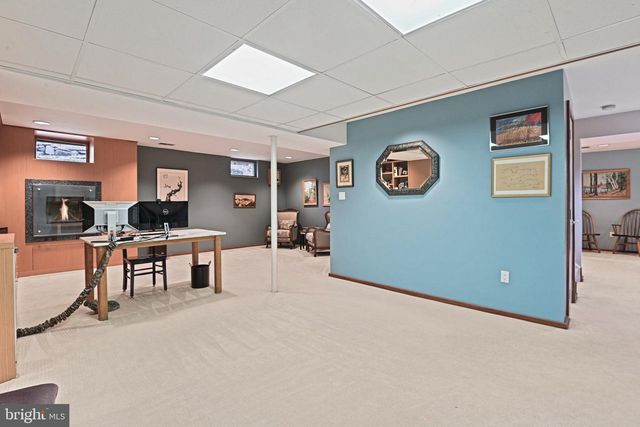 11698 FOX GLEN DR, Oakton, VA 22124