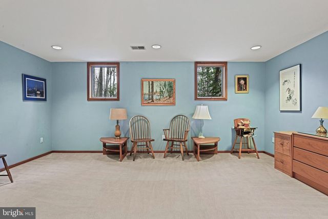 11698 FOX GLEN DR, Oakton, VA 22124