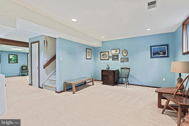 11698 FOX GLEN DR, Oakton, VA 22124