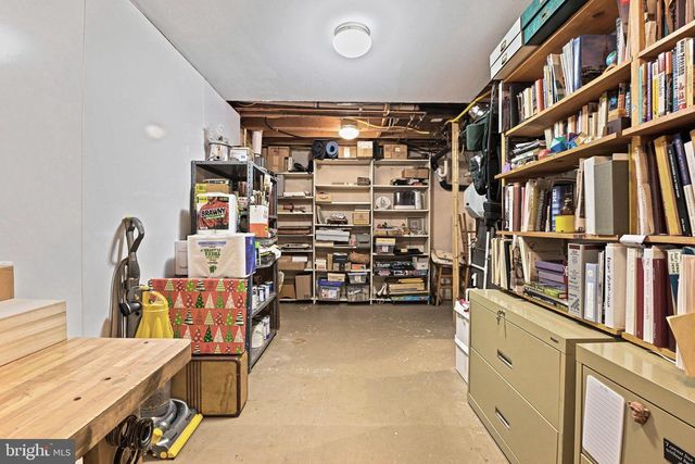 11698 FOX GLEN DR, Oakton, VA 22124