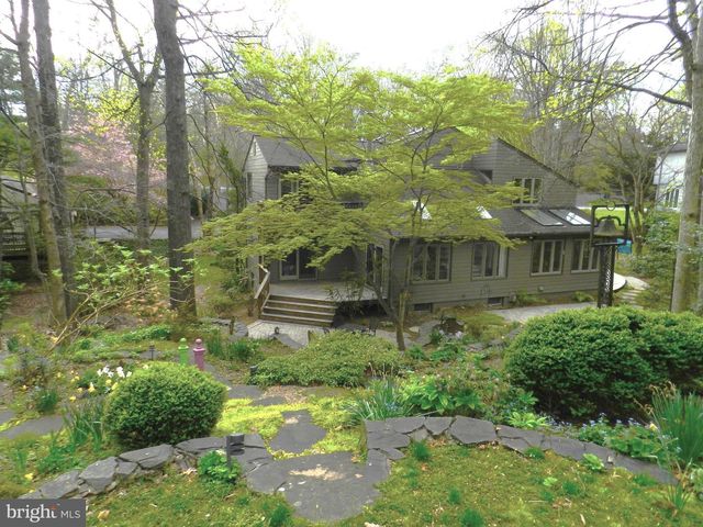 11698 FOX GLEN DR, Oakton, VA 22124