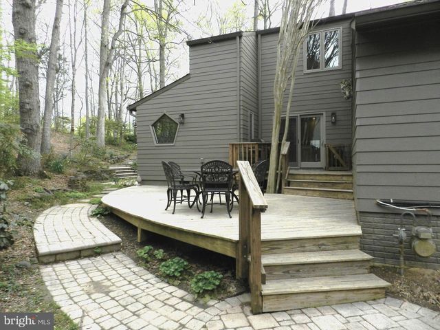 11698 FOX GLEN DR, Oakton, VA 22124