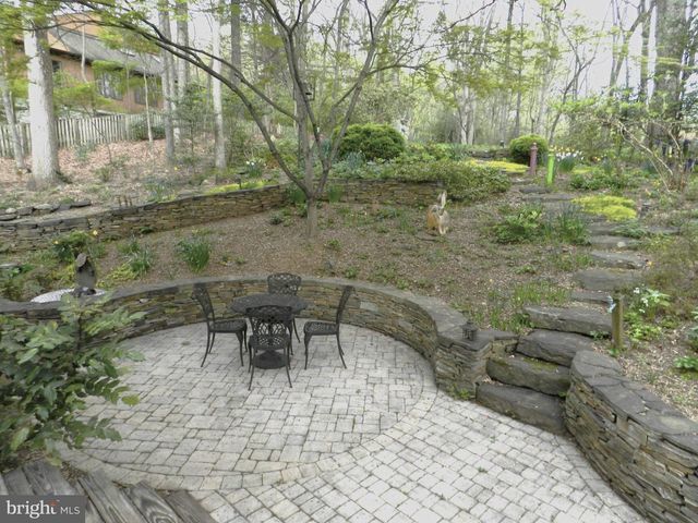 11698 FOX GLEN DR, Oakton, VA 22124