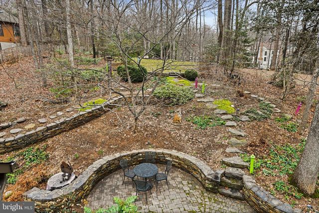 11698 FOX GLEN DR, Oakton, VA 22124