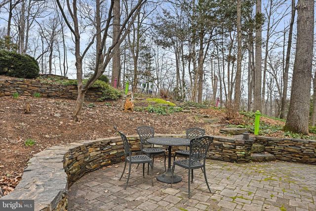 11698 FOX GLEN DR, Oakton, VA 22124