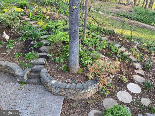 11698 FOX GLEN DR, Oakton, VA 22124