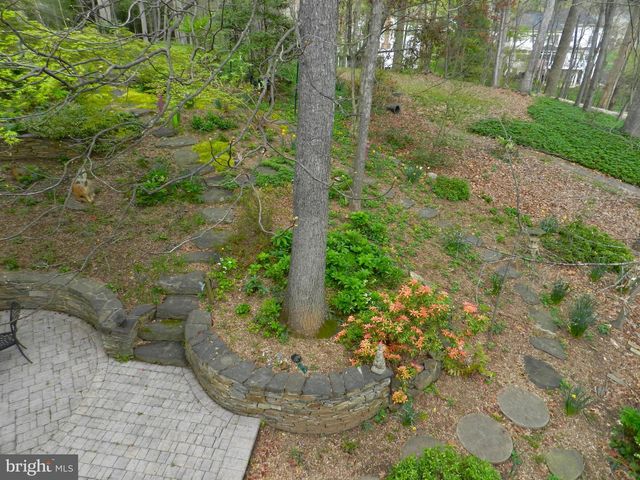 11698 FOX GLEN DR, Oakton, VA 22124