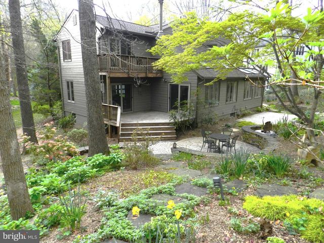 11698 FOX GLEN DR, Oakton, VA 22124