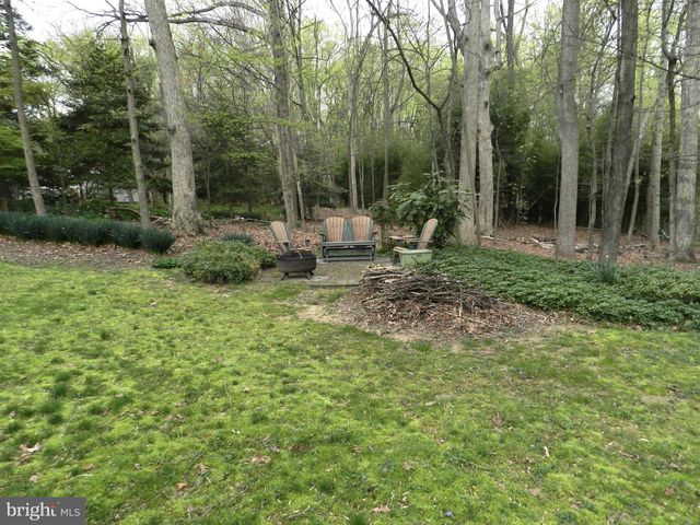 11698 FOX GLEN DR, Oakton, VA 22124